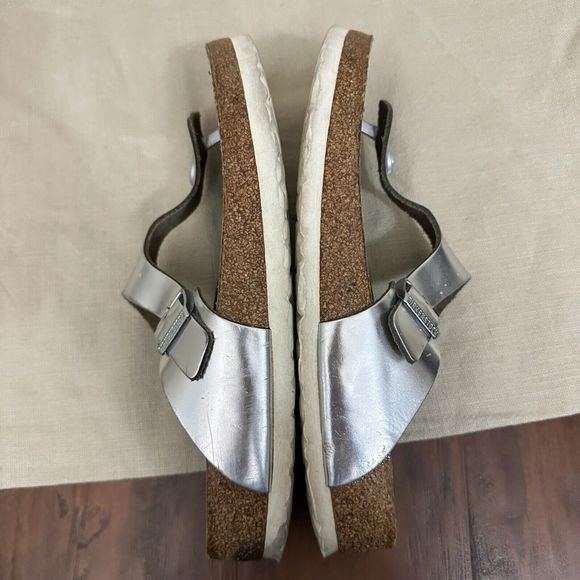 BIRKENSTOCK Womens Gizeh Soft Footbed in Silver Leather - Picture 6 of 9